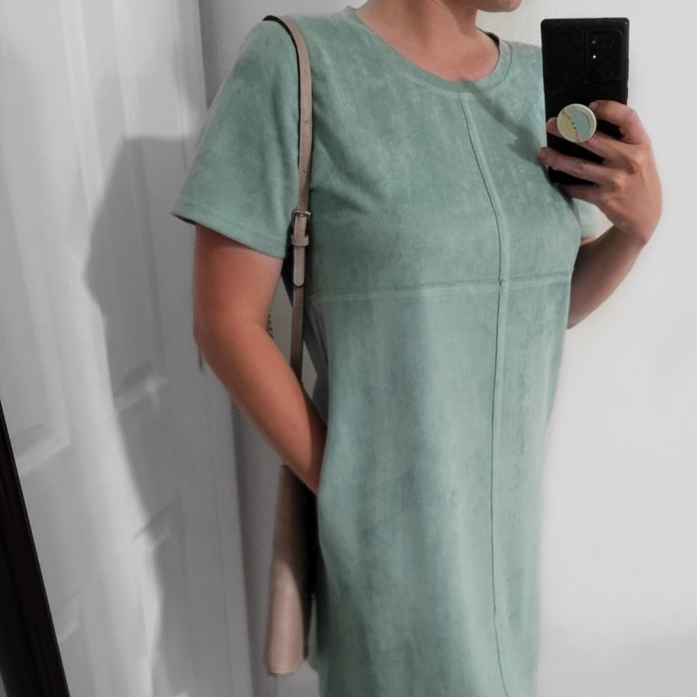 Audrey Round Neck with Pockets